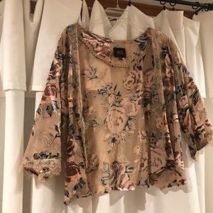 Women’s kimono cardigan with velvet and lace
